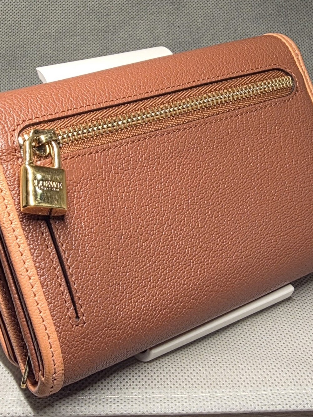Loewe Two-Tonel Leather BifoldWallet - Picture 6 of 11